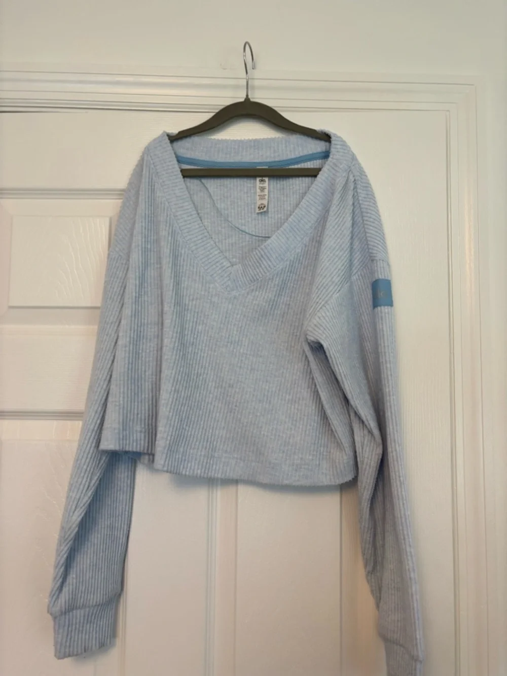 Alo Yoga Muse Ribbed Crop Pullover Blue Skies Heather Size XS V-Neck Lounge Top